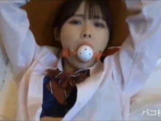 【小桃表妹】00后在校大学生，欠了一屁股债，找表哥开直播，身材非常极品