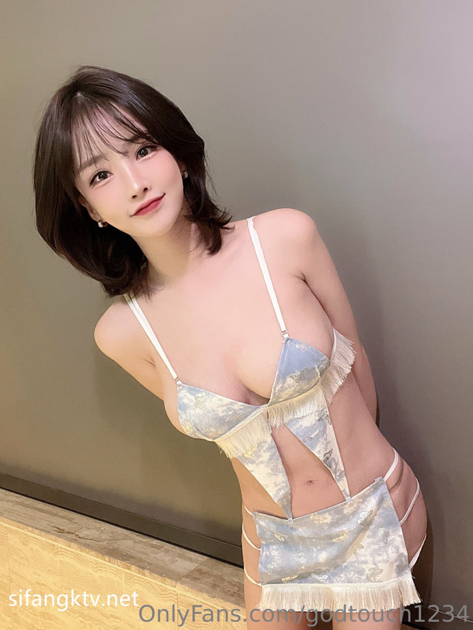 【2023-09-03】I'm pretty when I am naked !.m4v
